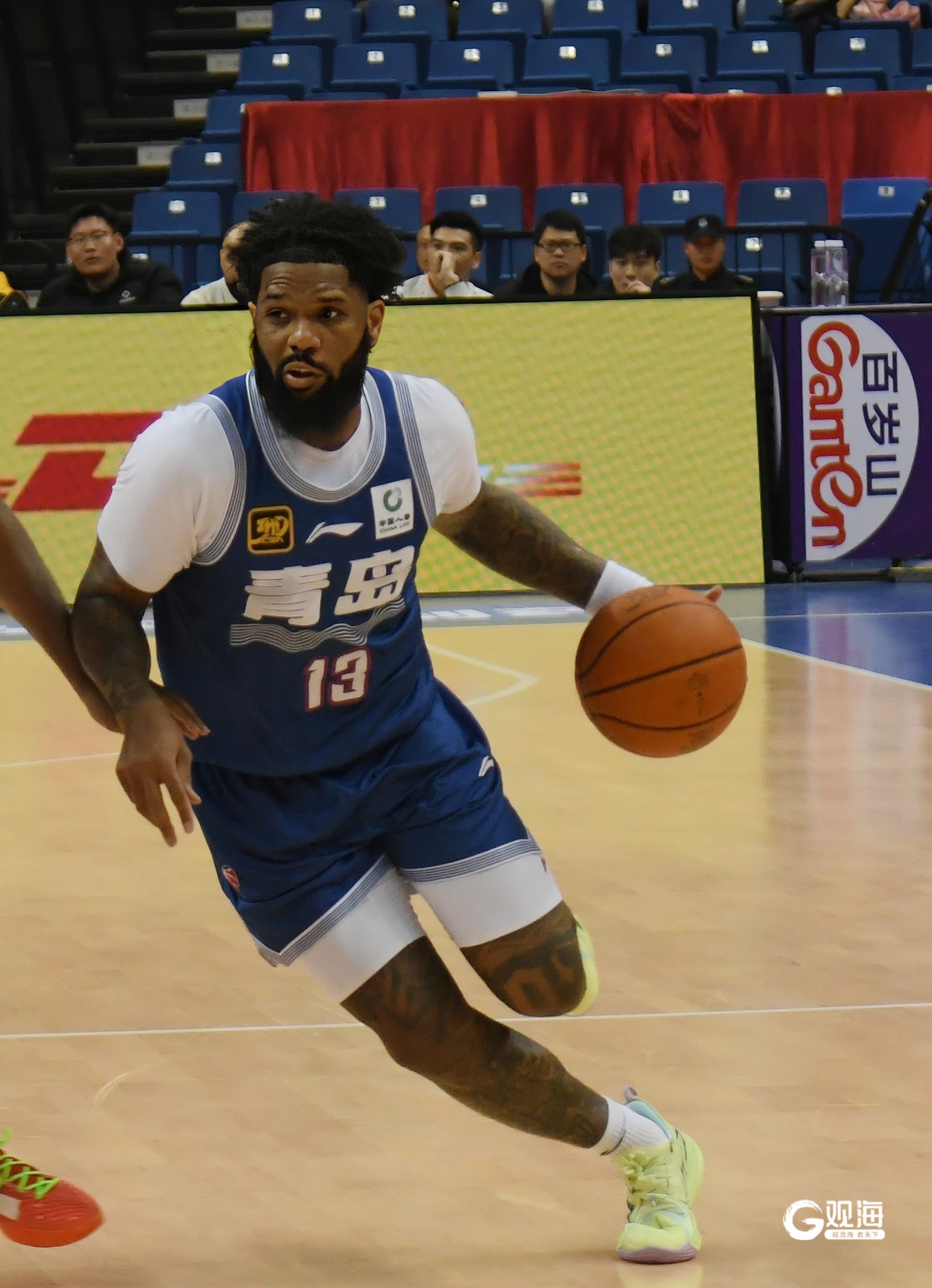 爱游戏注册登录深圳男篮发布备战花絮，窗口期手感冰凉，葡超任务艰巨，年轻球员得到机会的简单介绍